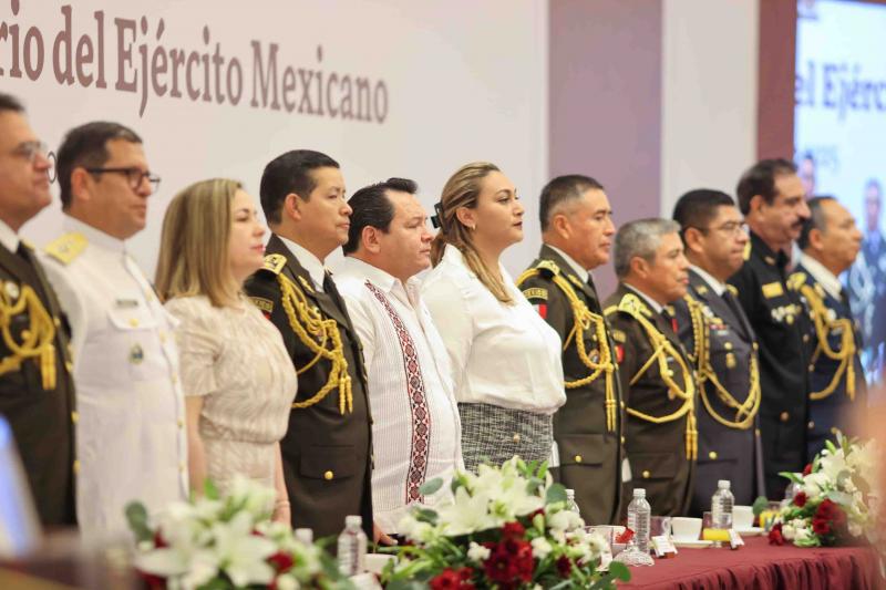 Preside Díaz Mena el CXII Aniversario del Ejército Mexicano