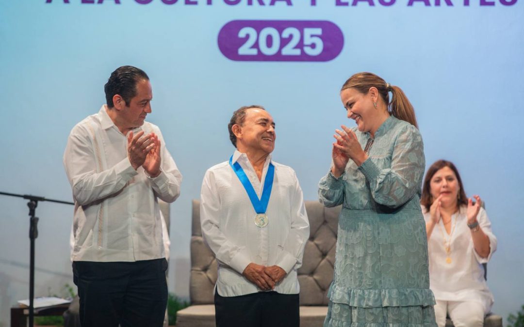 Recibió Felipe de la Cruz la Medalla “Silvio Zavala a la Cultura y las Artes” 2025