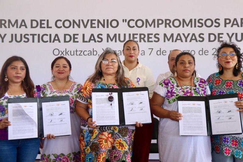 Reconoce Semujeres a parteras mayas por su labor en pro del desarrollo social