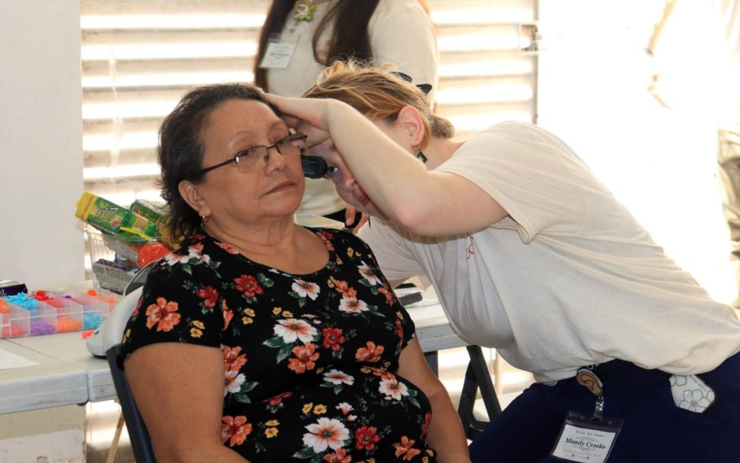 Llevan la Feria de la Salud Auditiva a Centro de Desarrollo Familiar Roble Agrícola