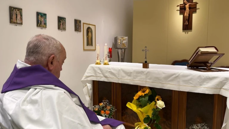 Dan a conocer la primera fotografía del Papa en el Hospital Gemelli