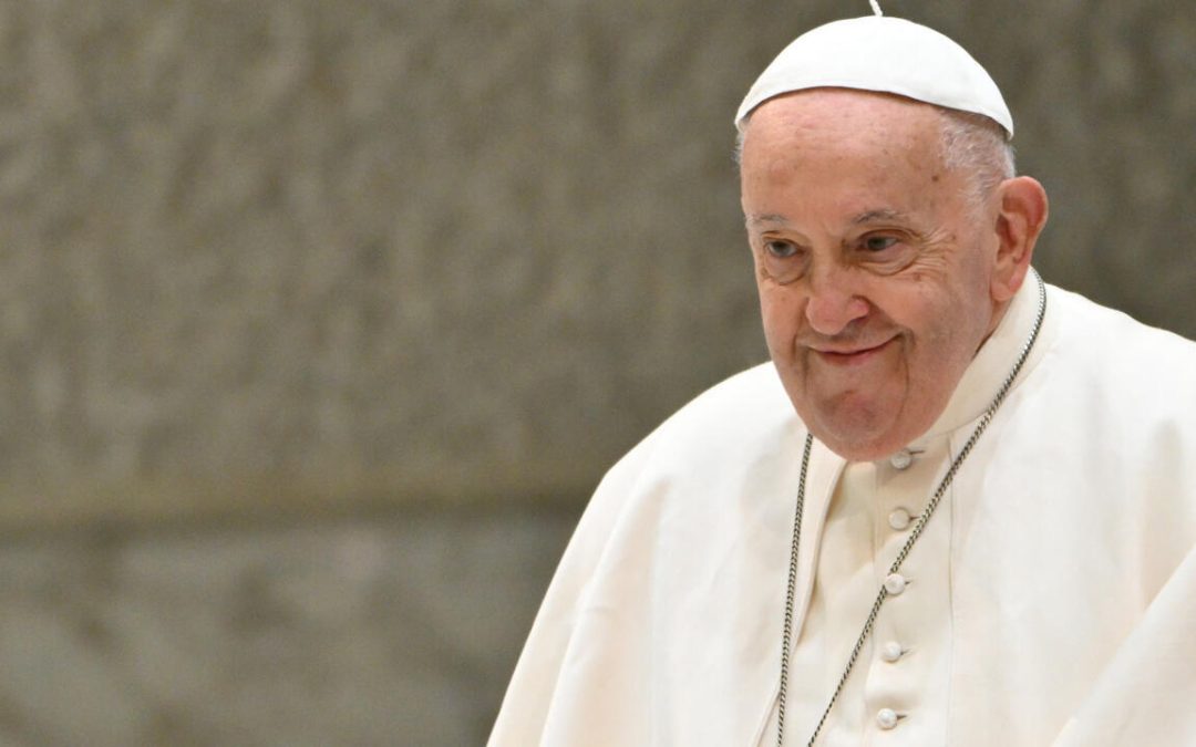 Afirma El Vaticano que la salud del Papa Francisco mejora