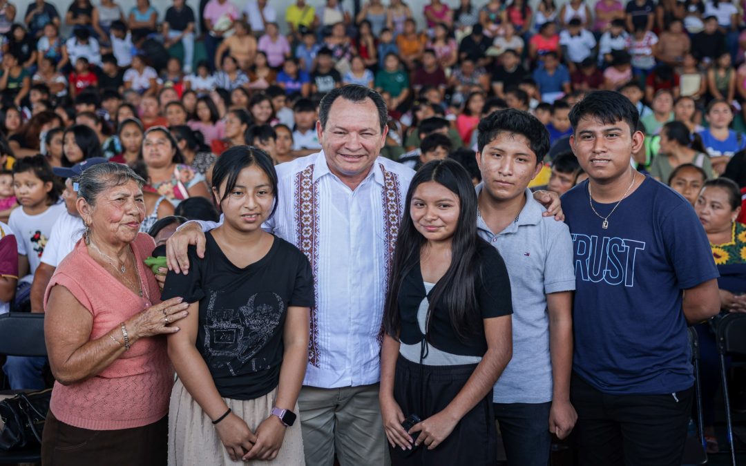 Tienen ya beca para continuar estudios 24 mil estudiantes yucatecos