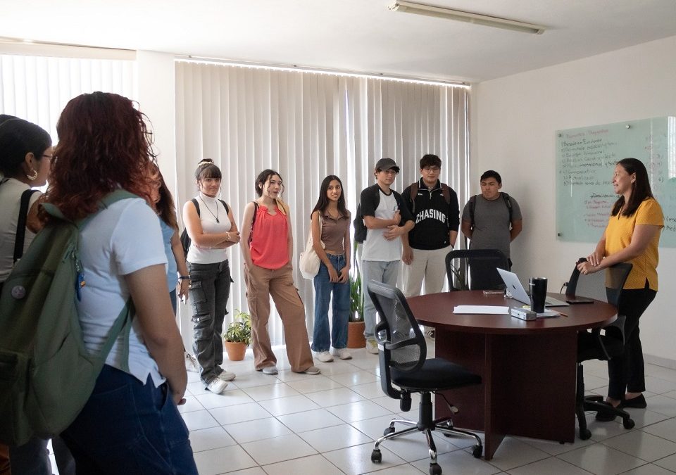 Visitan instalaciones del CEPREDEY estudiantes de Psicología de la UPP