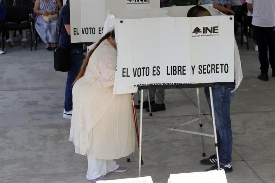 Deben cerrar las casillas a las 6 de la tarde del domingo