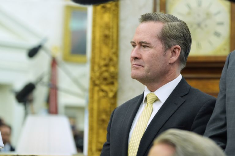 Reubica Trump a su asesor de Seguridad Nacional, Mike Waltz