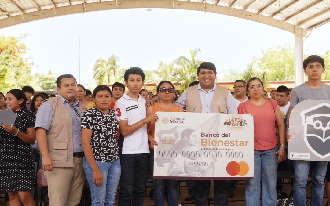 Realiza el gobierno federal millonaria inversión, en entrega de becas