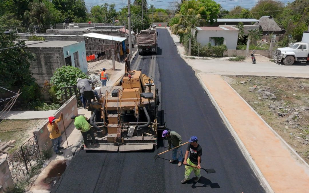 Supervisan trabajos de pavimentación en Tizimín