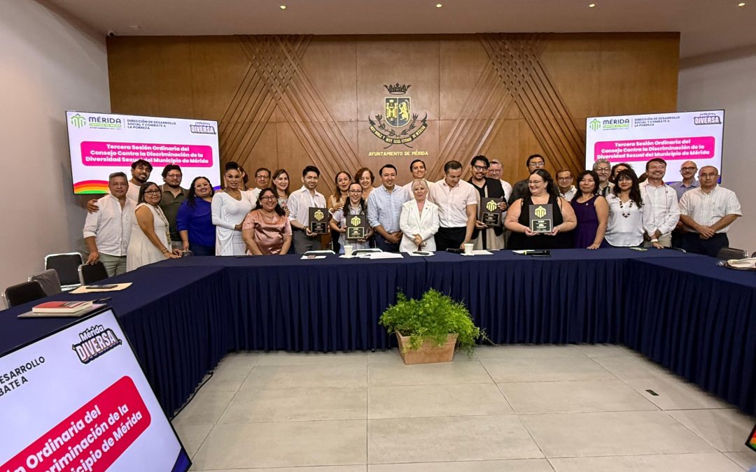 Reconocen a personas de la comunidad LGBTIQ+ 