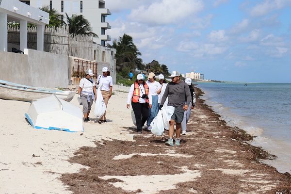 Recolectan más de 200 kg de residuos en jornada de limpieza en Telchac Puerto