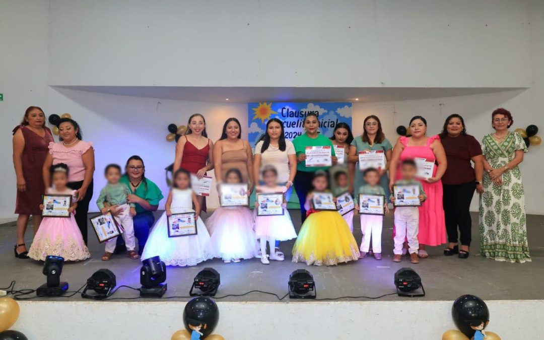 Dejan la educación inicial y pasan al nivel preescolar 20 niños de Tizimín