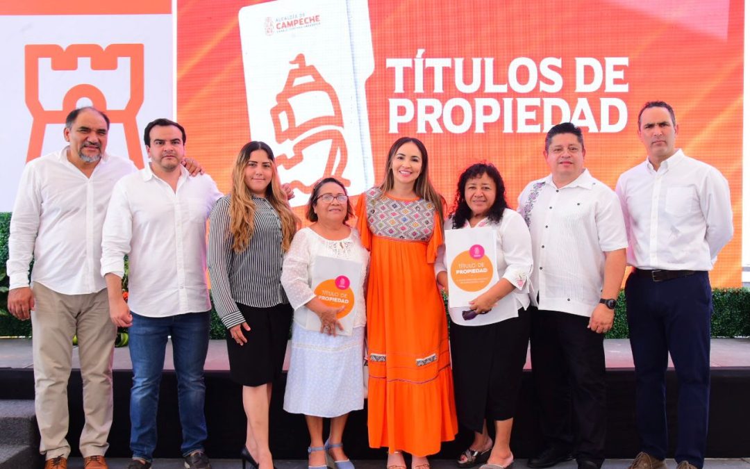 Entrega alcaldesa Biby Rabelo 100 títulos de propiedad para el municipio de Campeche