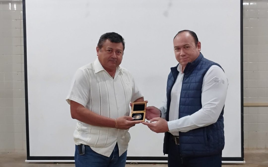 Condecoran a maestro del CBTA 14 por cuatro décadas de servicio