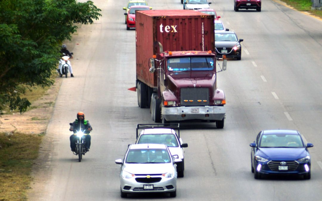 Motociclistas que suban puentes del Periférico podrían tener multas