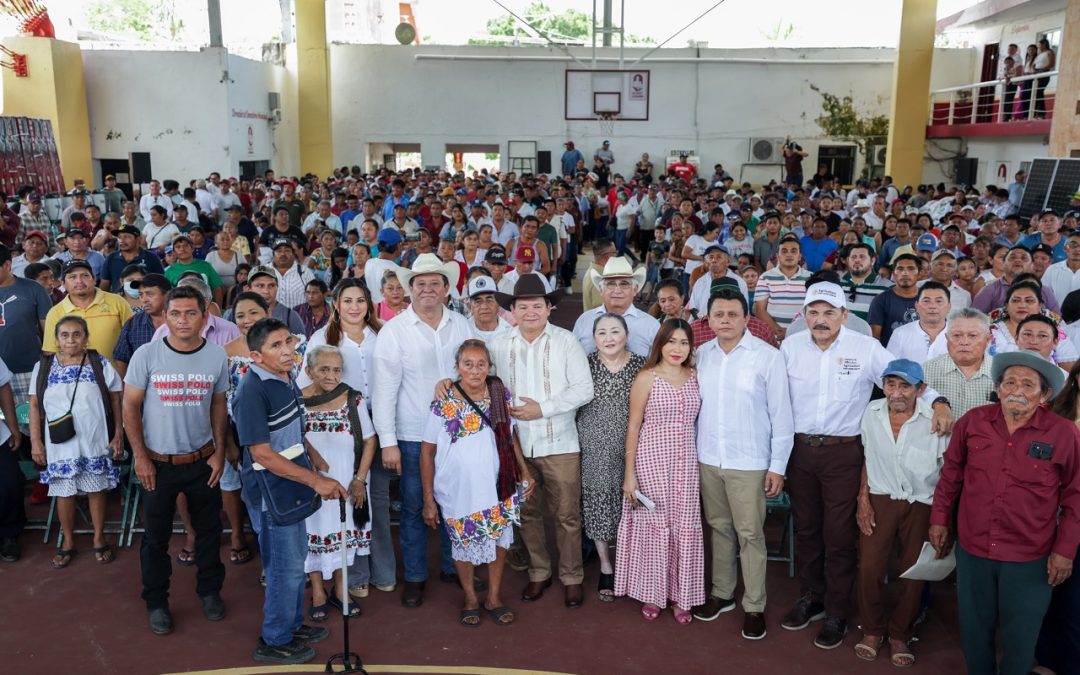 Anuncian más apoyos, caminos y vivienda para transformar la vida en Peto