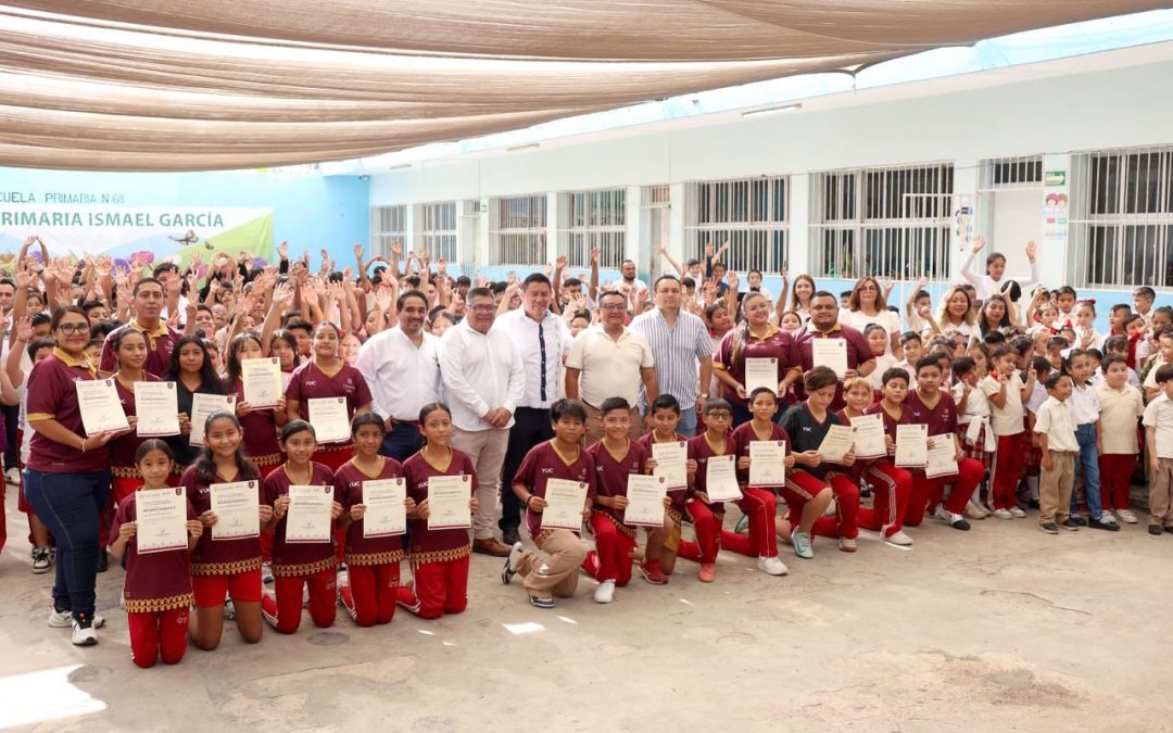 Reconocen a estudiantes que compitieron en Torneo Nacional de Futbol Escolar