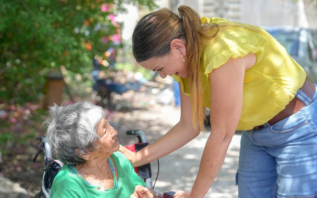 Cuidar y aligerar la carga de todos los días de las personas mayores es prioridad para Cecilia Patrón