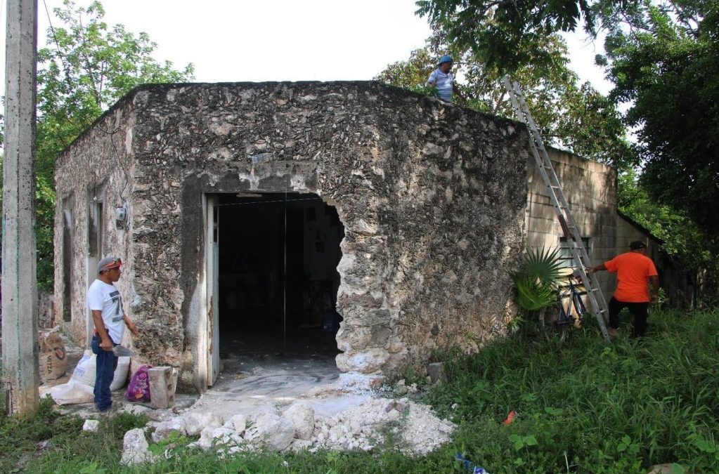 Apoya ayuntamiento de Tizimín a reconstruir fachada de casa, después de accidente
