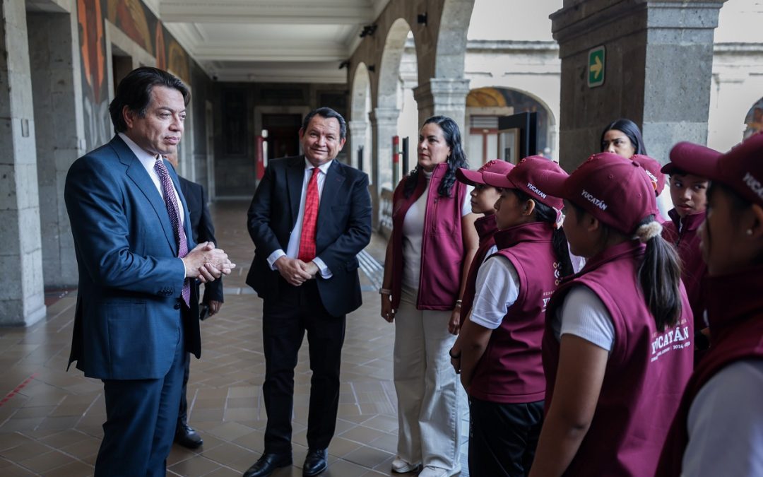Reconocen a estudiantes yucatecos por su excelencia académica