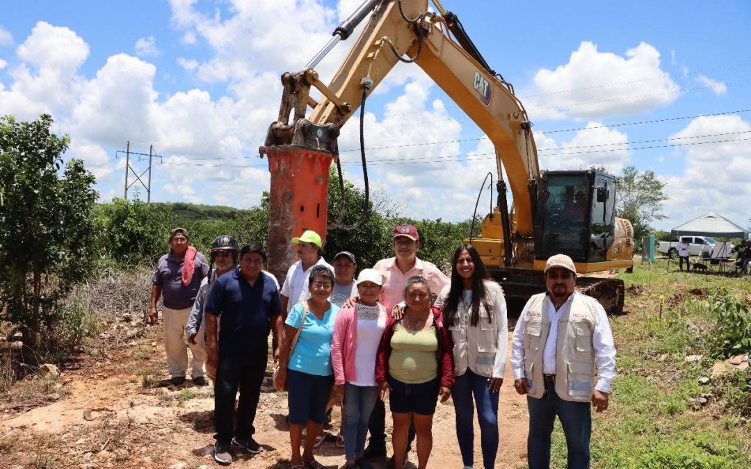 Supervisan caminos saca cosechas en Ticul y Akil