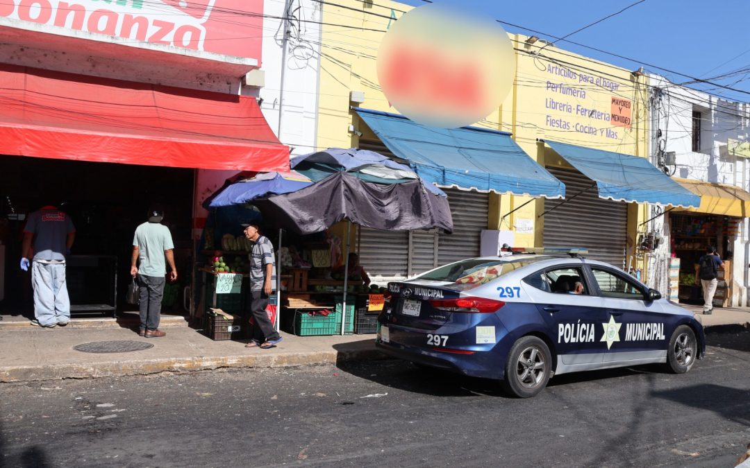 Clausura ayuntamiento céntrica tienda por desprendimiento de reboco del techo