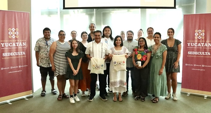Participan estudiantes de Canadá en Seminario de Lengua y Cultura Maya