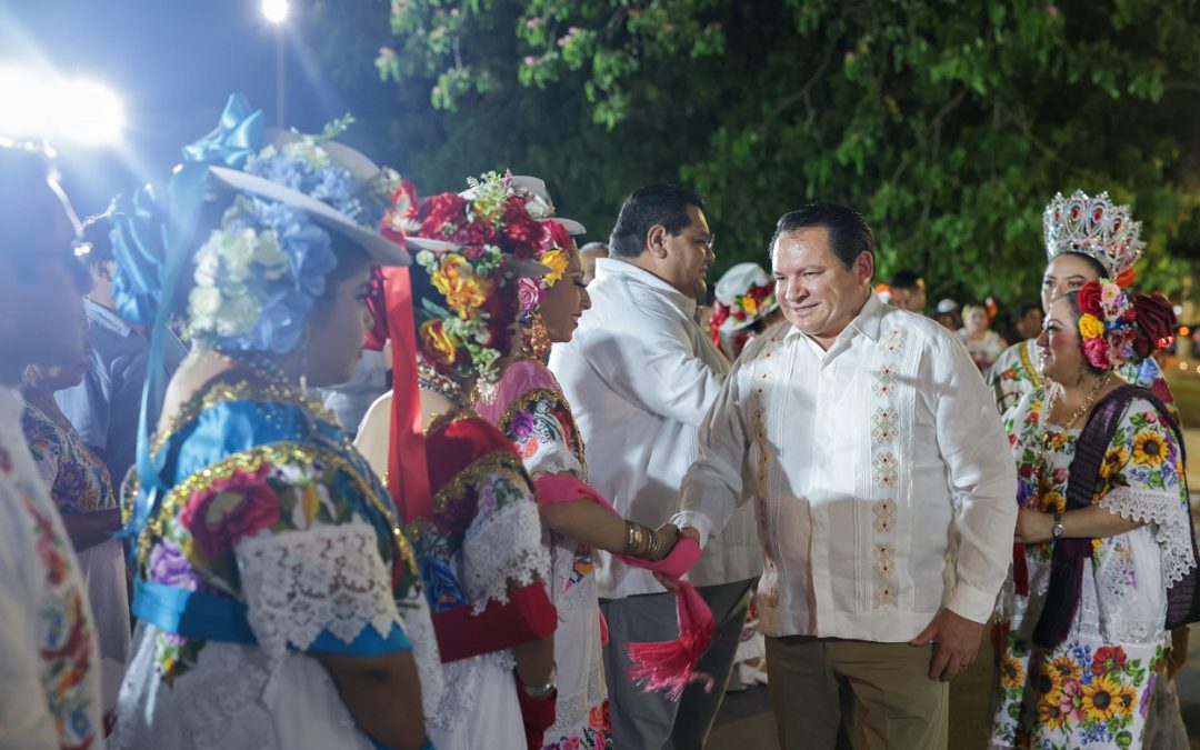 Celebra Díaz Mena fortaleza de la identidad maya