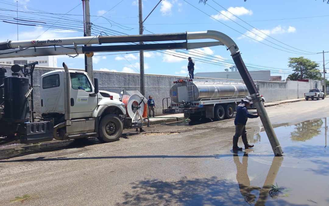 Expedita intervención de bacheo del ayuntamiento en Nueva Sambulá 