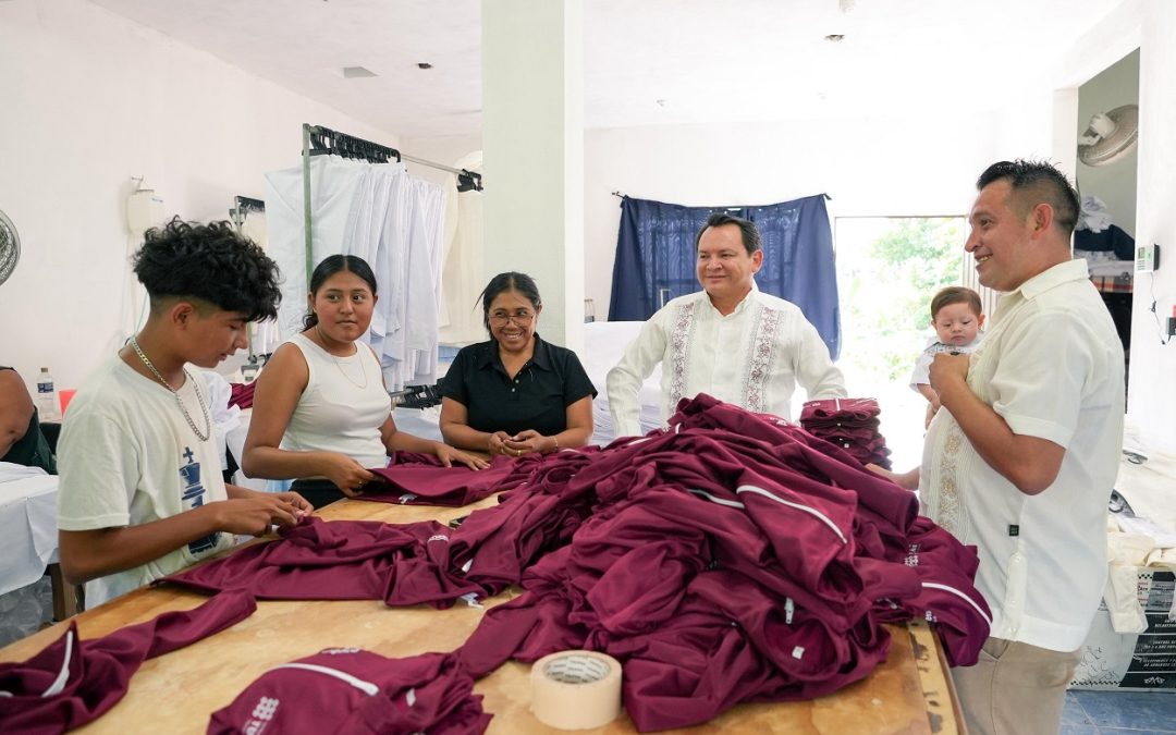 Viste Tekit de orgullo a Yucatán con uniformes de “Bienestar en tu Escuela”