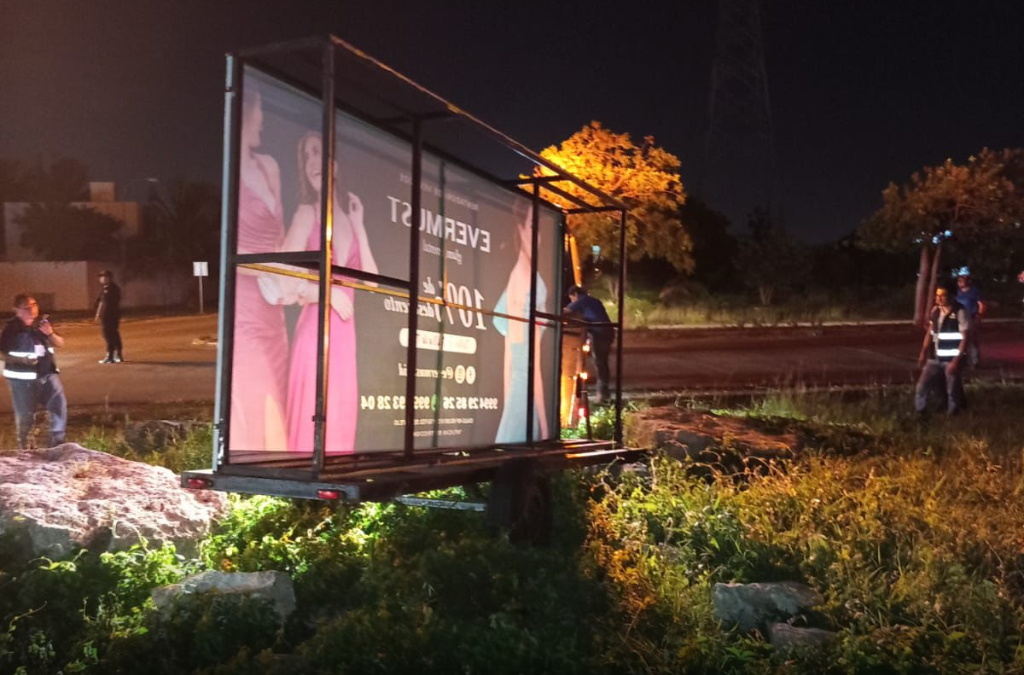 Retira estructuras publicitarias irregulares el Ayuntamiento de Mérida