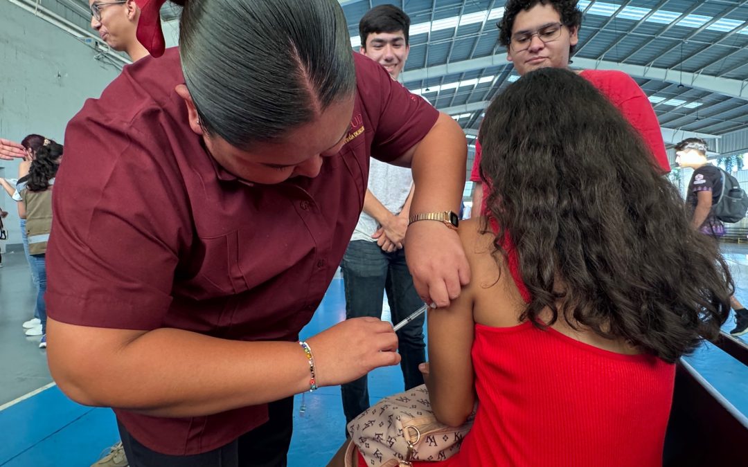 Lleva Salud en tu Barrio servicios gratuitos a estudiantes carmelitas 