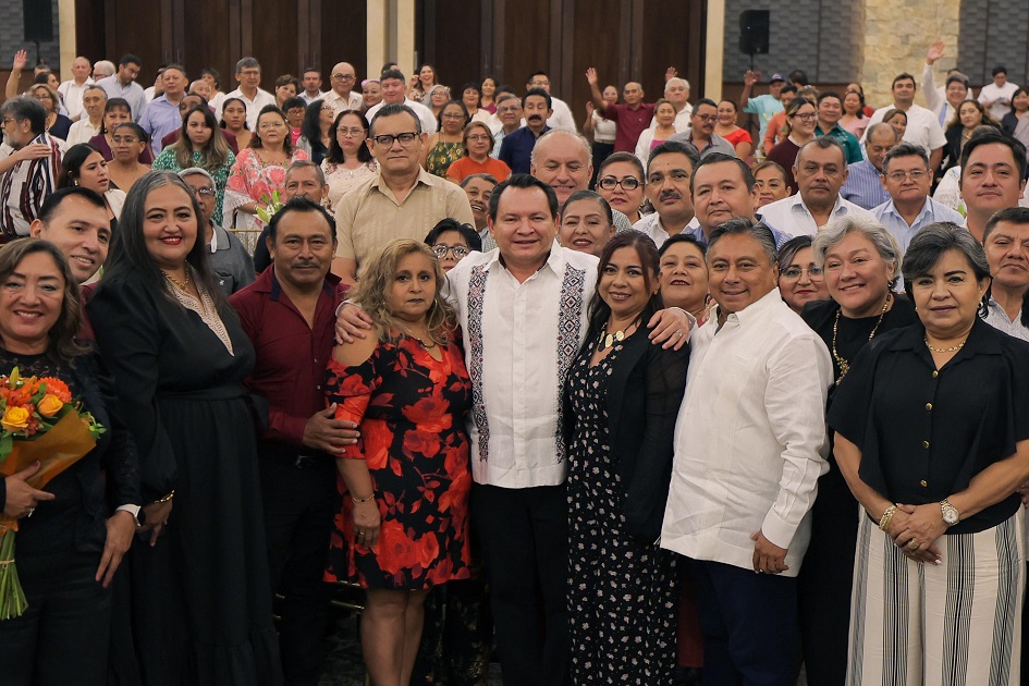 Amplía Yucatán aguinaldo a docentes de nivel medio superior