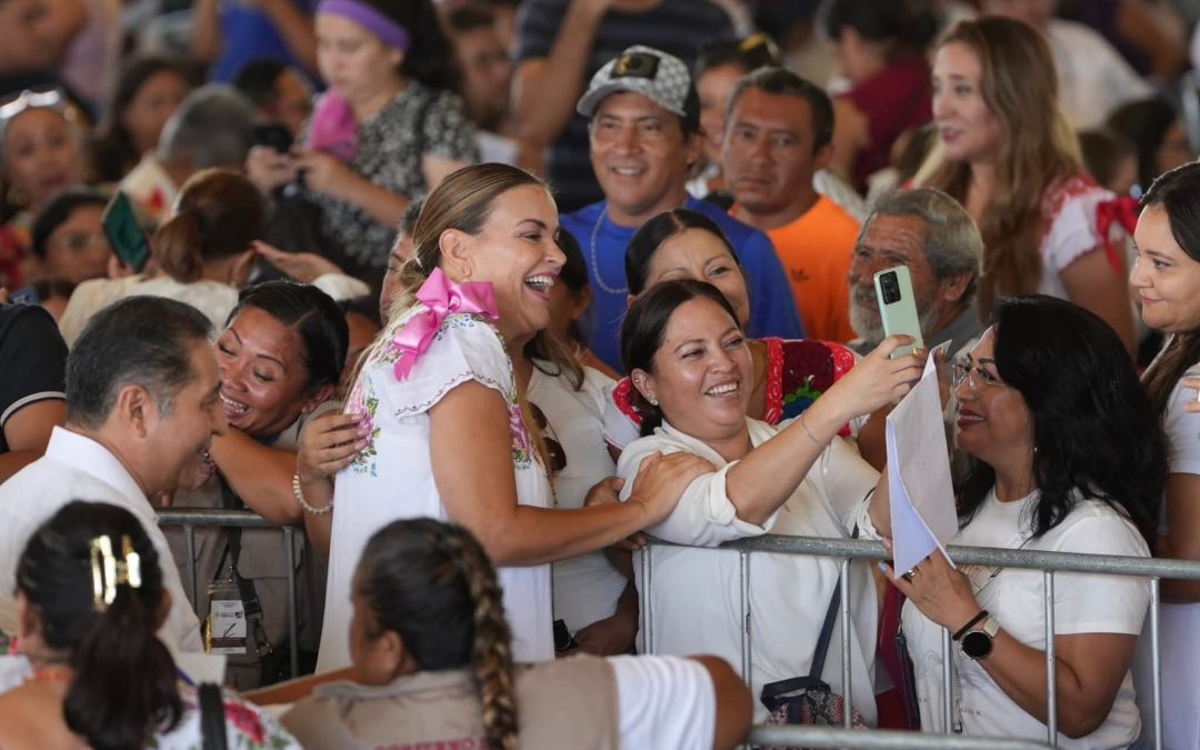 Asiste Cecilia Patrón a informe de Claudia Sheinbaum, en Yucatán