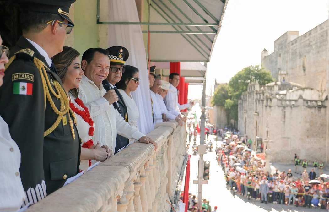 Encabezó Joaquín Díaz Mena el primer desfile cívico militar de su administración