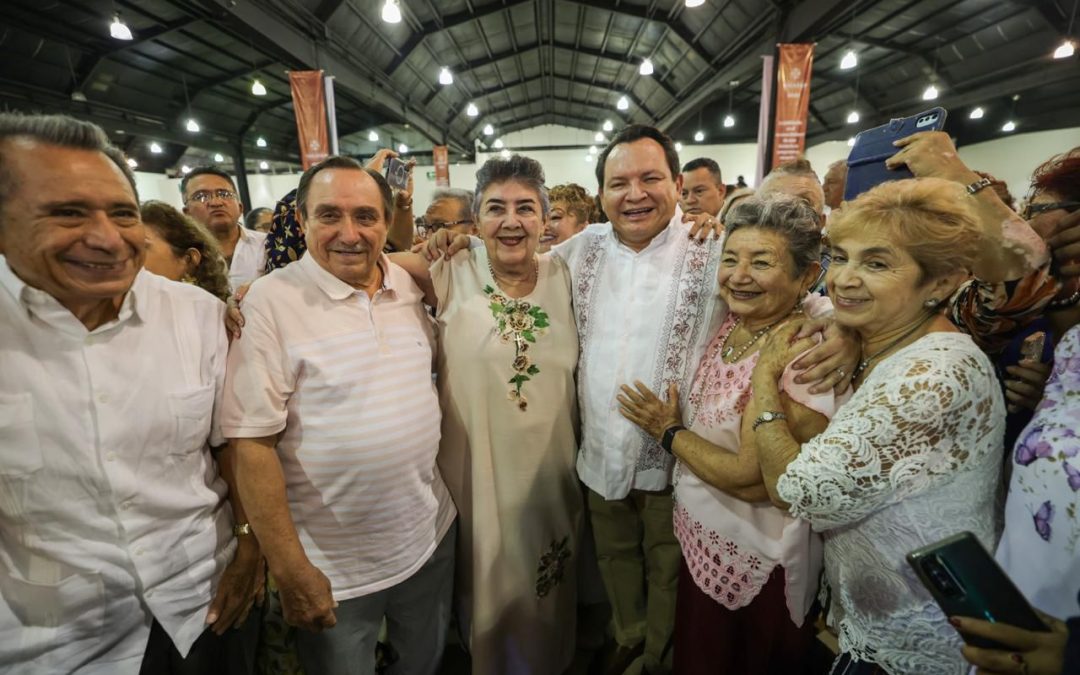Homenajean a quienes forjaron la historia educativa de Yucatán