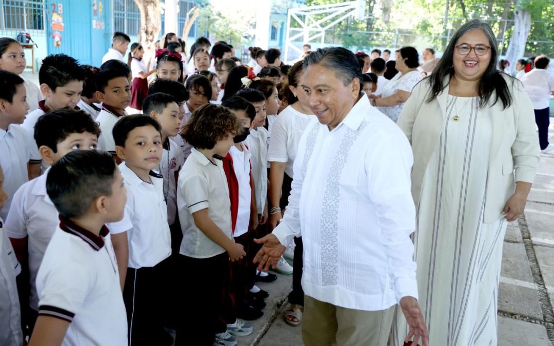 Casi 595 mil estudiantes regresan a clases en Yucatán