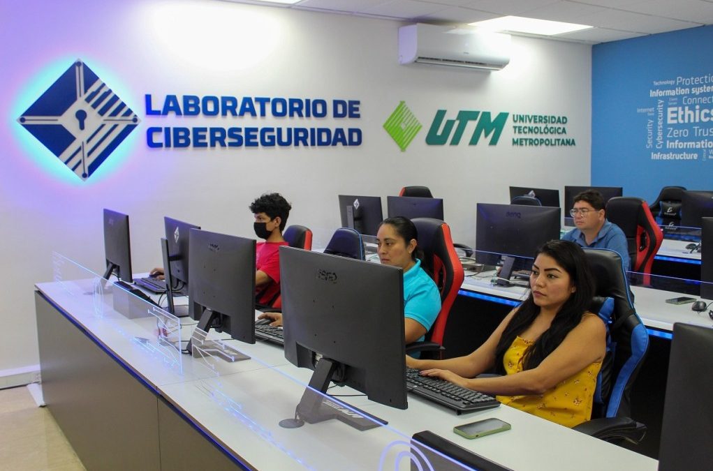 Vinculan a proceso empresario que engañó a graduados de la UTM, a un año del fraude