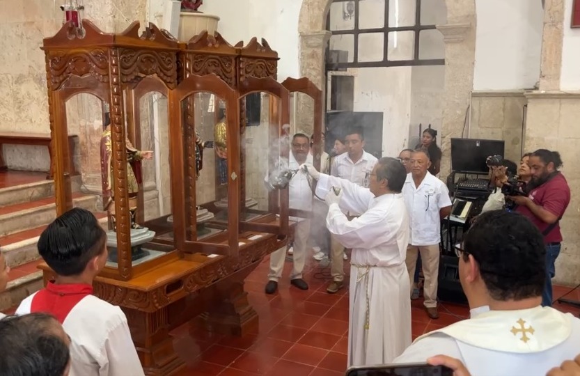 En agradecimiento por cosechas, bajan las imágenes de los Tres Reyes Magos, en Tizimín