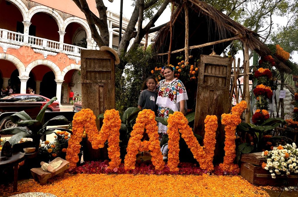 Muestra de altares en la plaza grande, el 28 de octubre