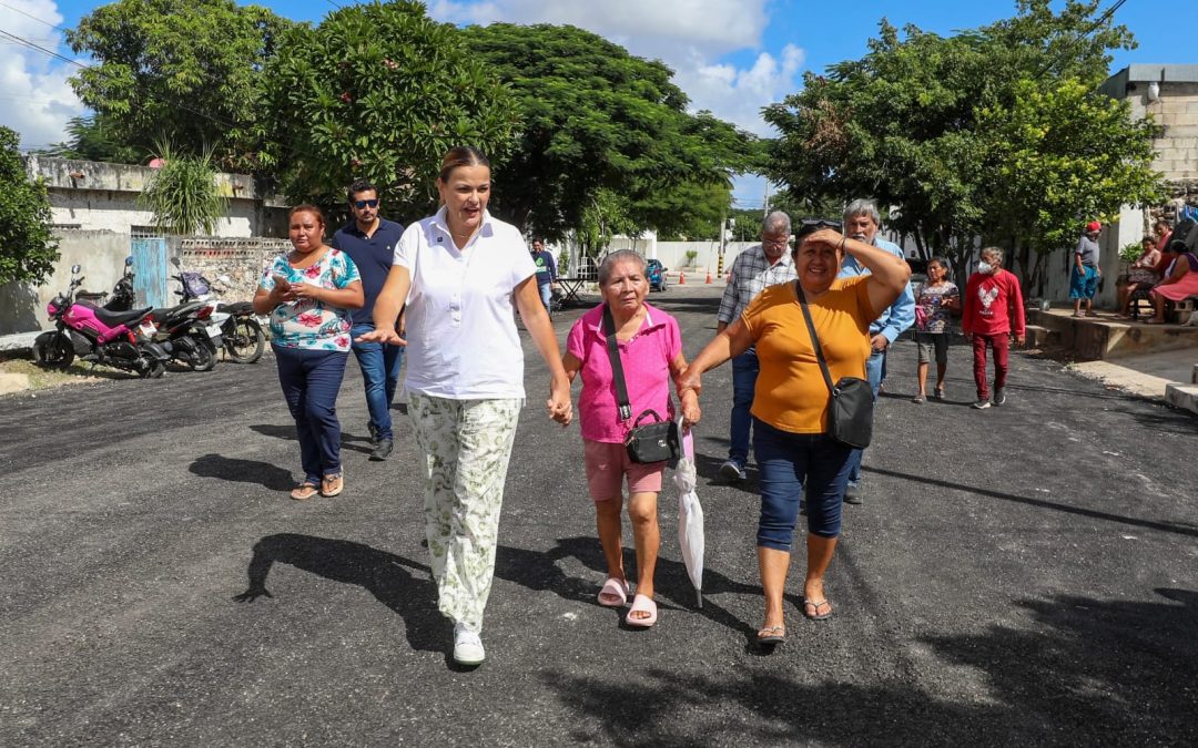 Entrega Cecilia Patrón más calles nuevas y repavimentadas