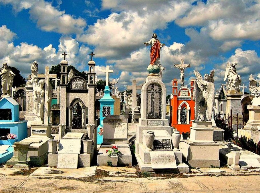 Alistan Cementerios de Mérida para el Hanal Pixán