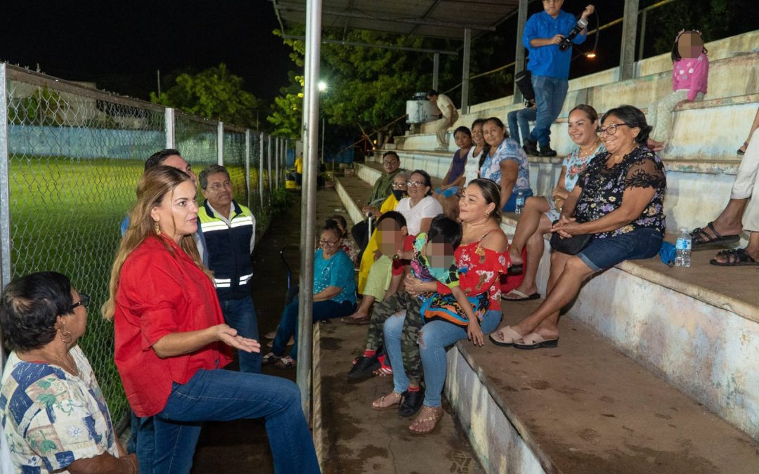 Lleva Cecilia Patrón a nivel calle a las dependencias del Ayuntamiento 