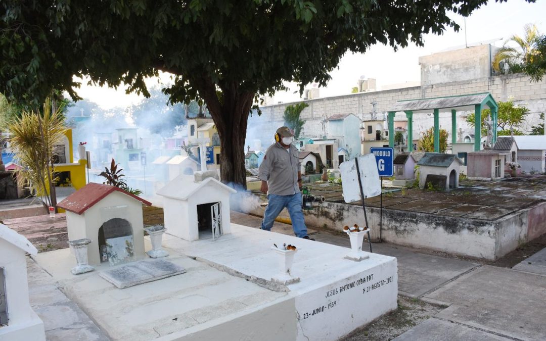 Implementa SSY acciones de fumigación preventiva en panteones