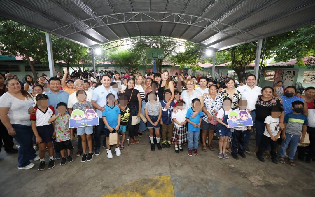 Continúa entrega de lentes gratuitos a estudiantes de educación básica, en Mérida.