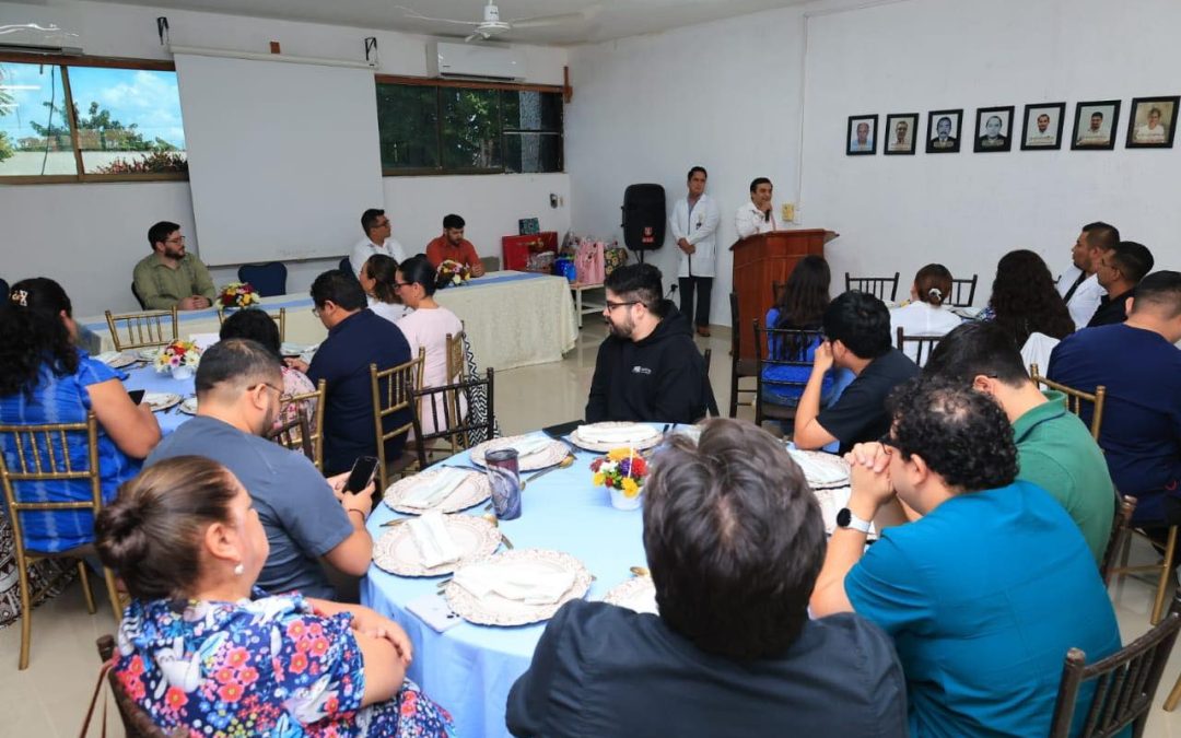 Celebran a médicos del hospital San Carlos de Tizimín, en su día