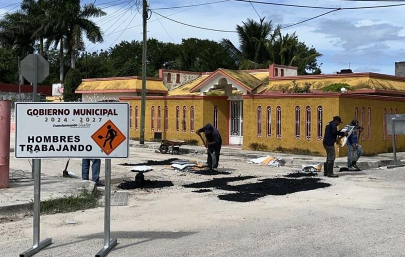 Con el apoyo del Incay refuerzan bacheo en Tizimín