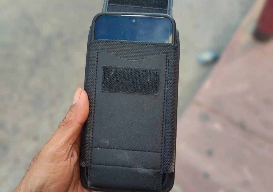 Policía de Tizimín devolvió teléfono que encontró en la calle