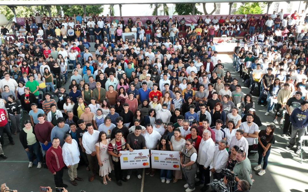Los estudiantes de la UADY fueron los primeros en recibir la tarjeta Felipe Carrillo Puerto