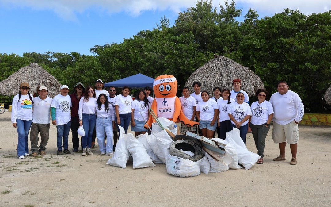 Recolectan más de 87 kilos de residuos en jornada de limpieza en balneario Chiquilá, Río Lagartos