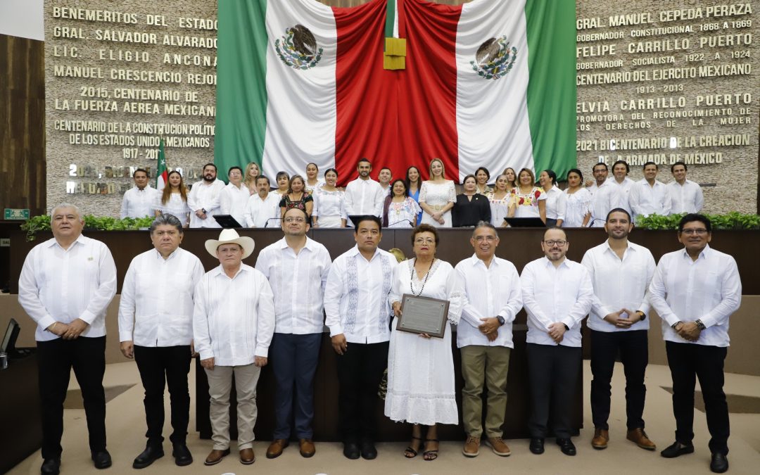 Entregan de manera póstuma el reconocimiento “Médico del Año del Estado de Yucatán” al Dr. Rudy Humberto Coronado Bastarrachea